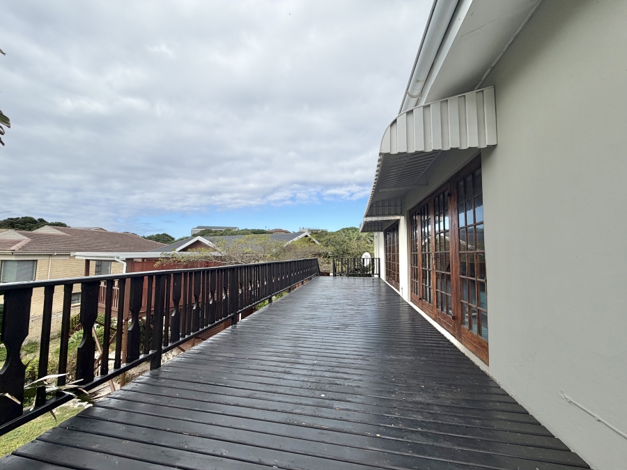 4 Bedroom Property for Sale in Paradise Beach Eastern Cape